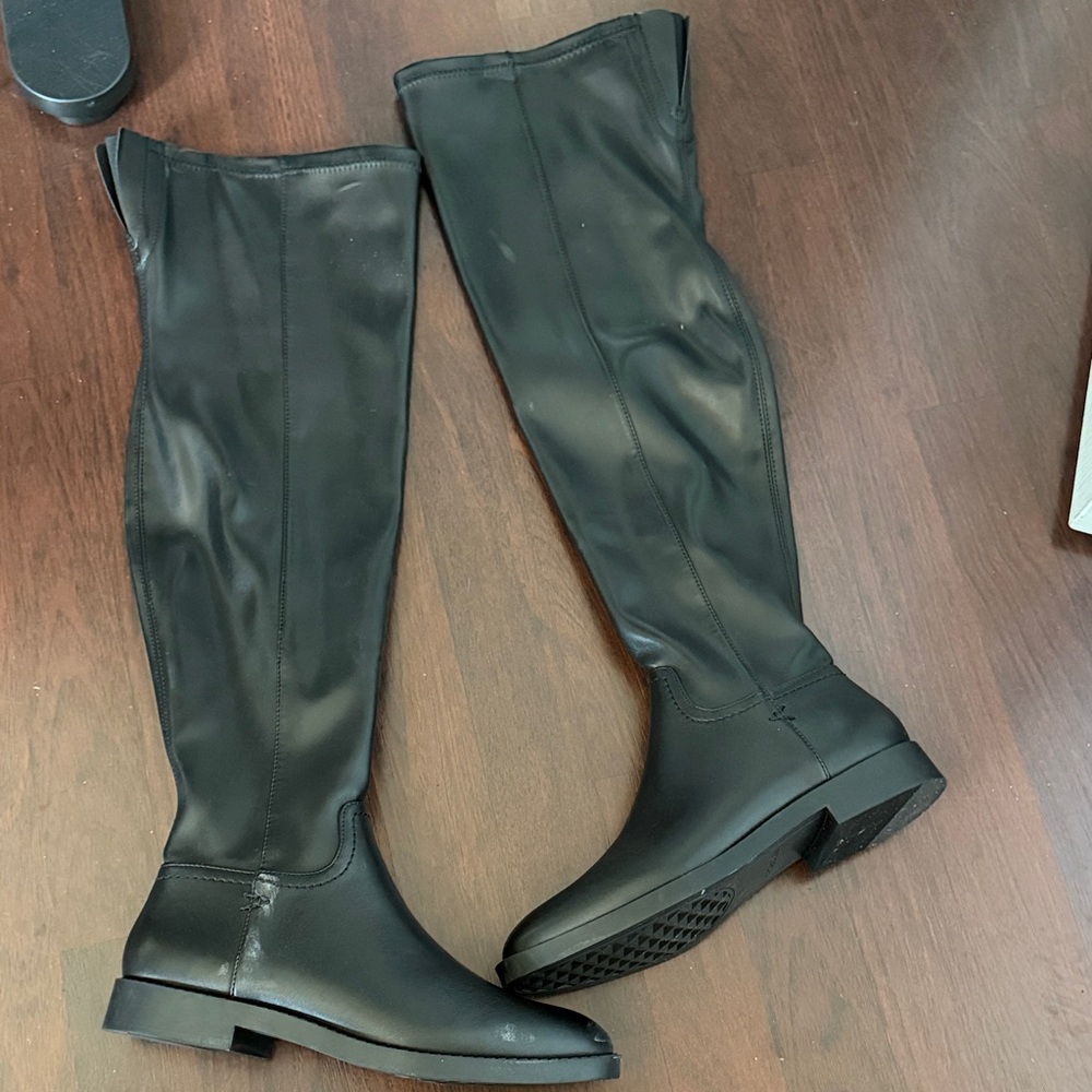 Black Knee-High Women's Boots - New